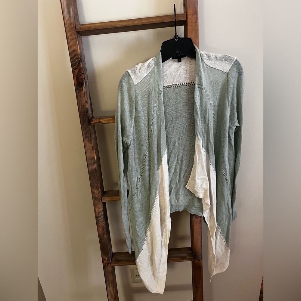 4 for $15 🛍️ Cute cardigan from The Limited